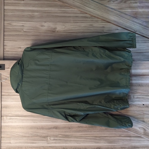 L.L. Bean Men's Olive Green Windbreaker w/Hood Size Large; with Embroidery - Picture 4 of 8